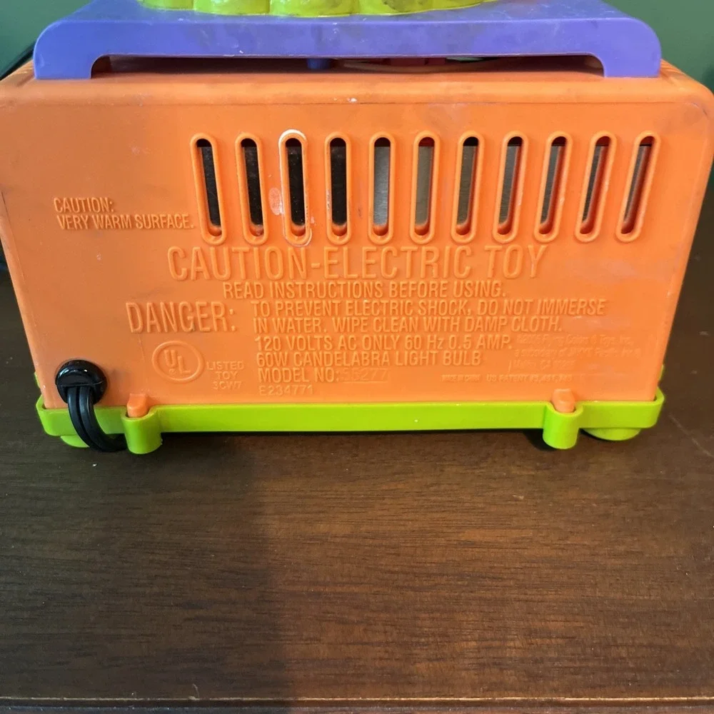 Vintage 2006 Creepy Crawlers  Bug Maker With Some Accessories No Box